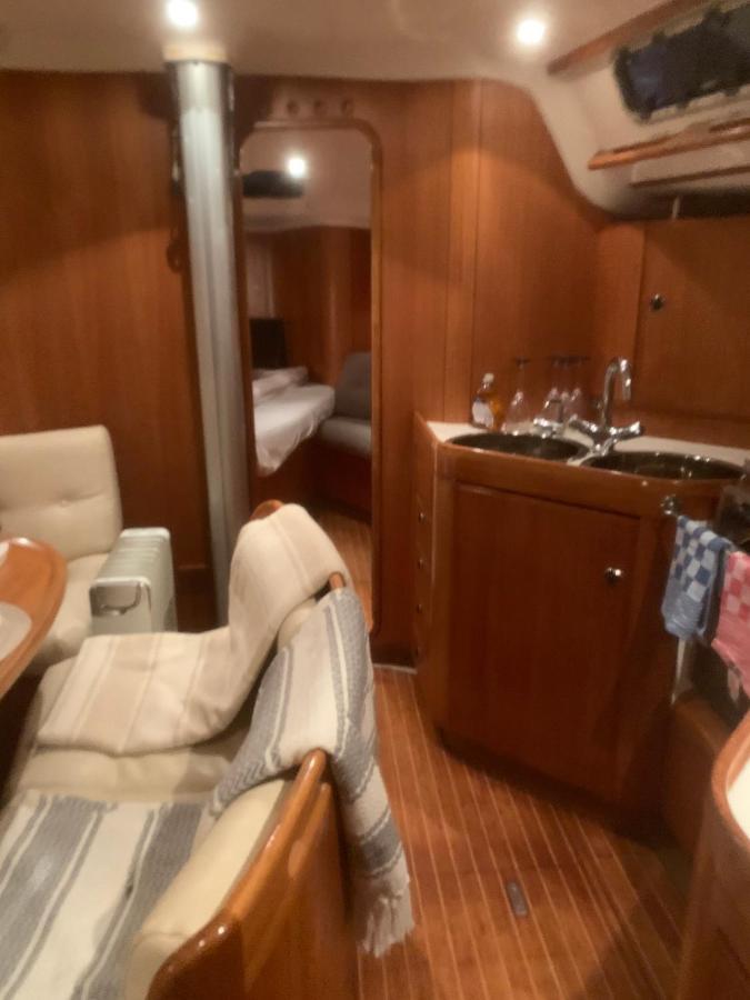 فندق Nuit Sur Un Bateau لا روشيل المظهر الخارجي الصورة