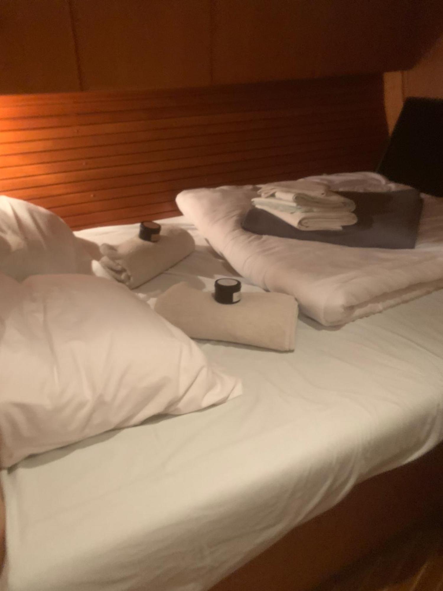 فندق Nuit Sur Un Bateau لا روشيل المظهر الخارجي الصورة